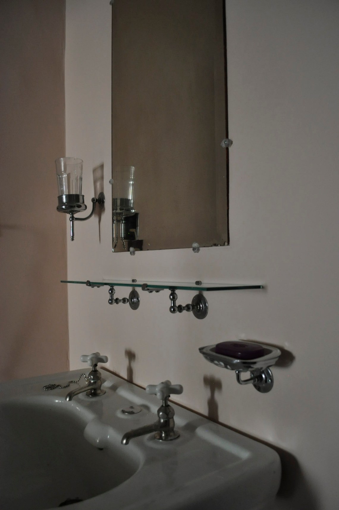 bathshelf.JPG